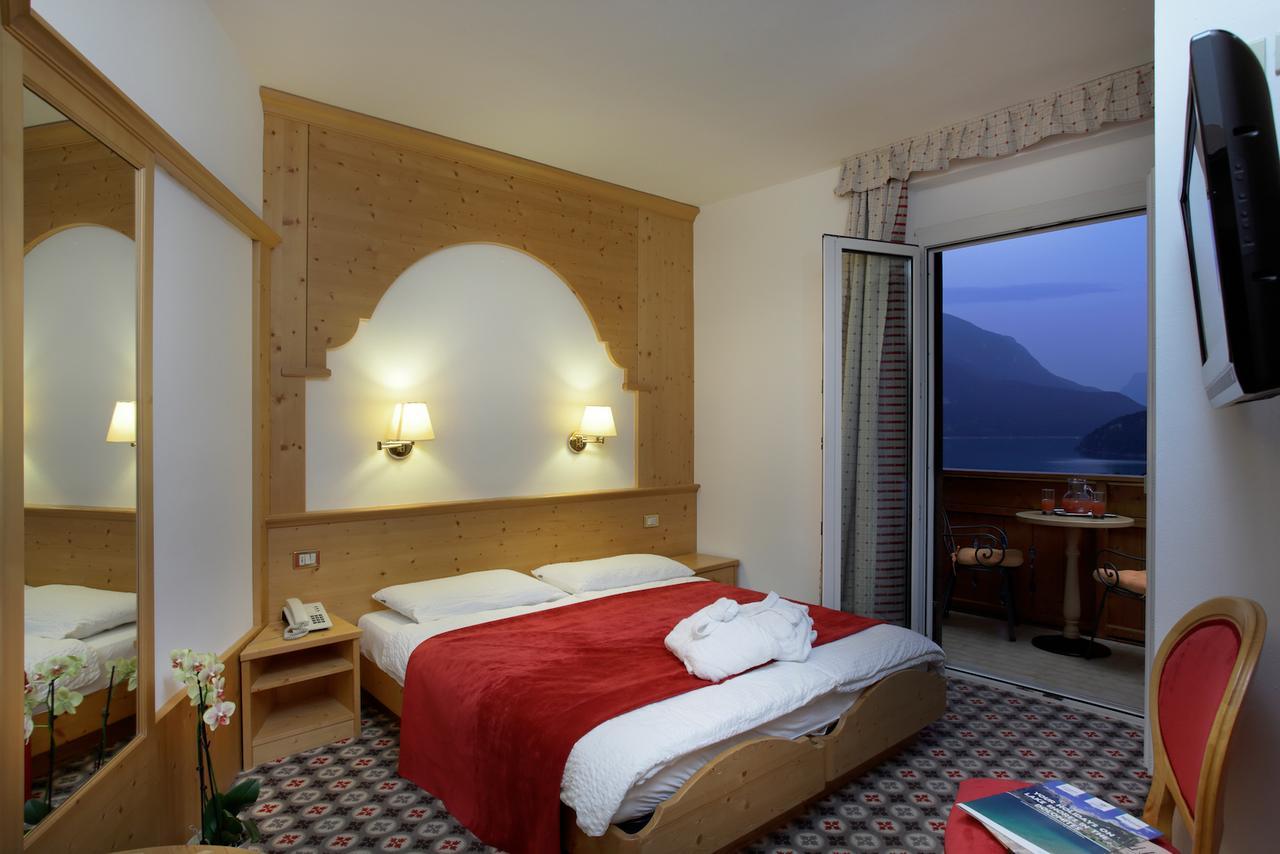 Hotel Olympia Molveno Exterior photo